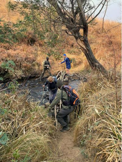 crossing-a-stream-malolotja